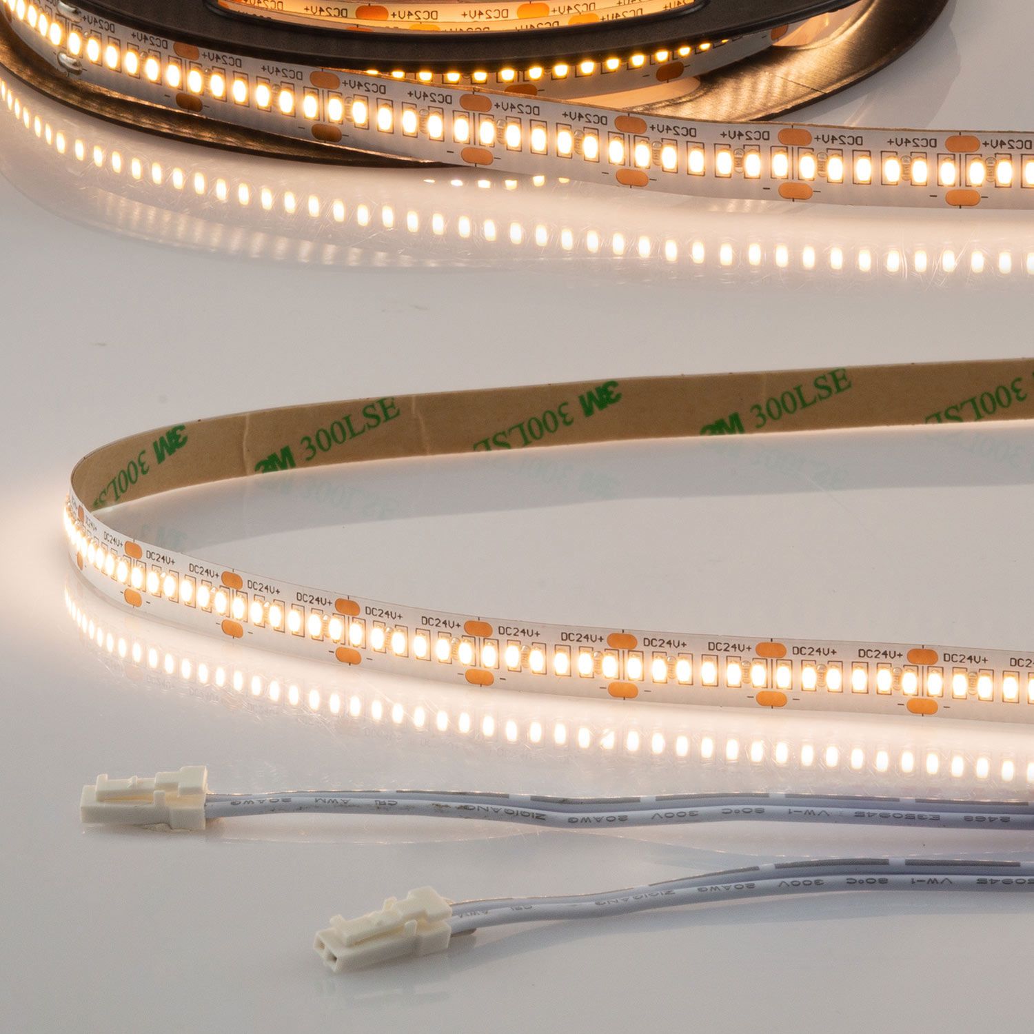 ISOLED LED CRI930 MiniAMP Flexband, 24V DC, 6W, IP20, 3000K, 120cm, beids. 30cm Kabel + maleAMP, 300 LED/m ISOLED LED CRI930 MiniAMP Flexband, 24V DC, 6W, IP20, 3000K, 120cm, beids. 30cm Kabel + maleAMP, 300 LED/m - 1