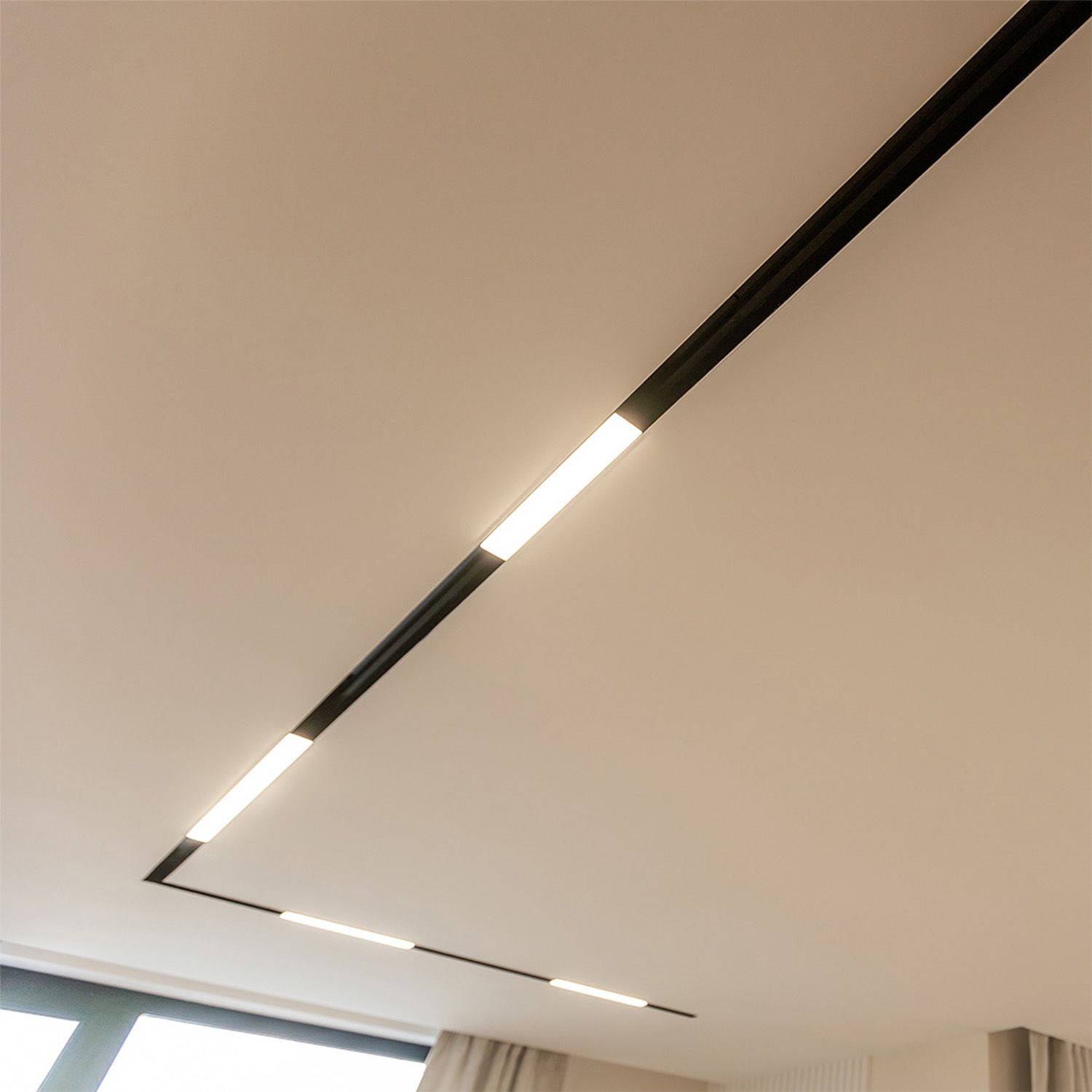 ISOLED Track48 Einbauschiene, schwarz, 200cm, 4-polig, inkl. Endkappen und Schutzcover - 8