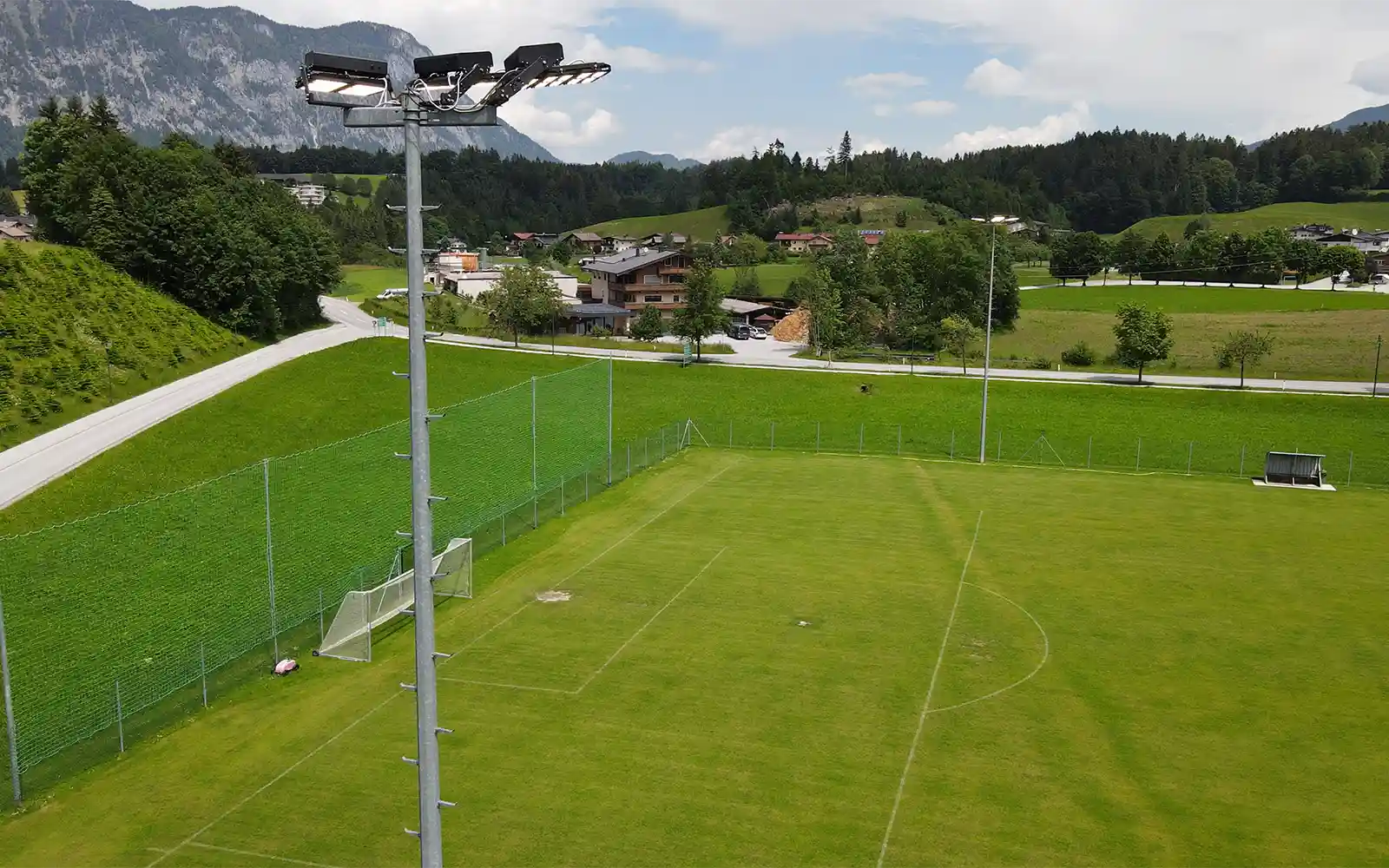 ISOLED LED Flutlichtanlage 1.350W, 130x25°, 6 Module (Lichtpunkte), DALI dimmbar, 3000K, IP66 - 2