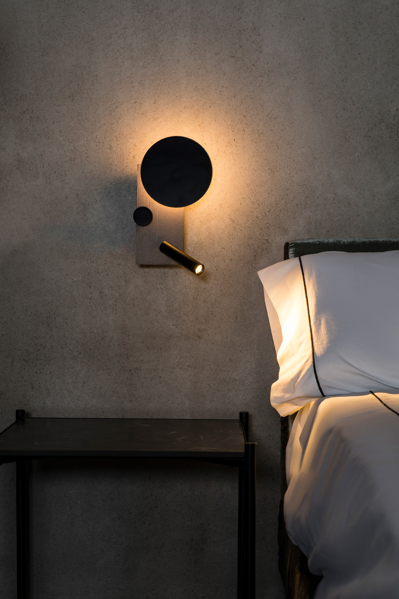 Faro KLEE Wandleuchte links grau mit Leser - 2