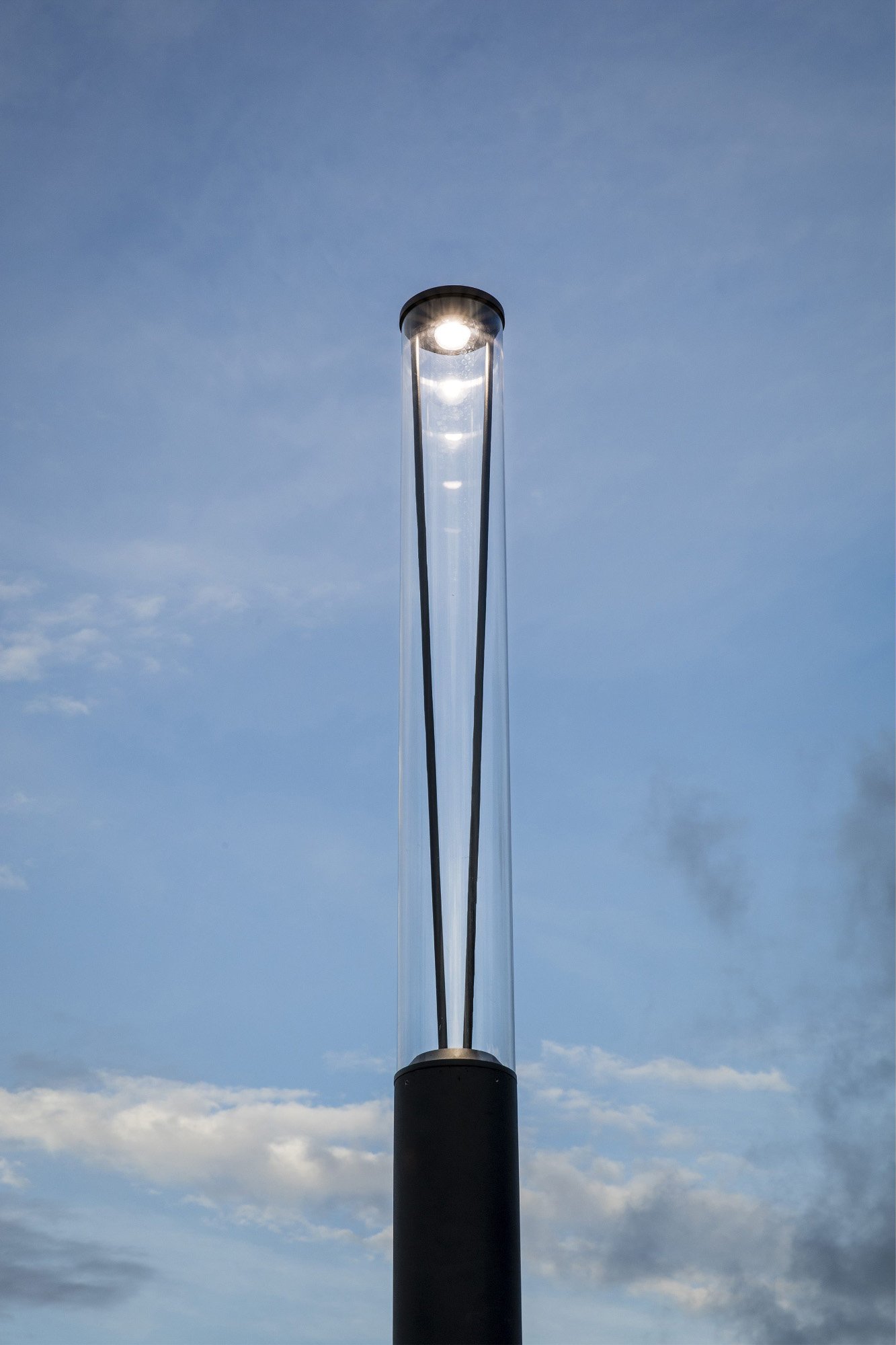 Faro RUSH 3700 Dunkelgraue Straßenlampe 4000K 360º breit - 2