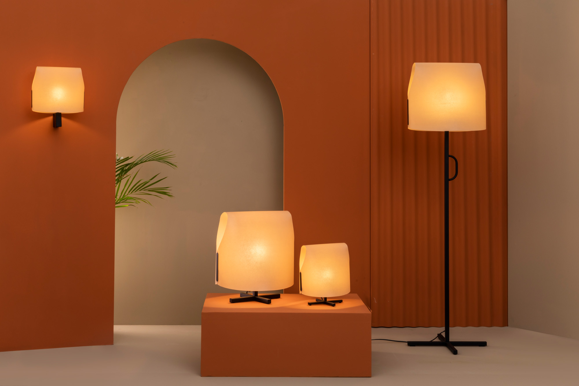 Faro LUANG Stehlampe für das Wohnzimmer, schwarz/camel - 6