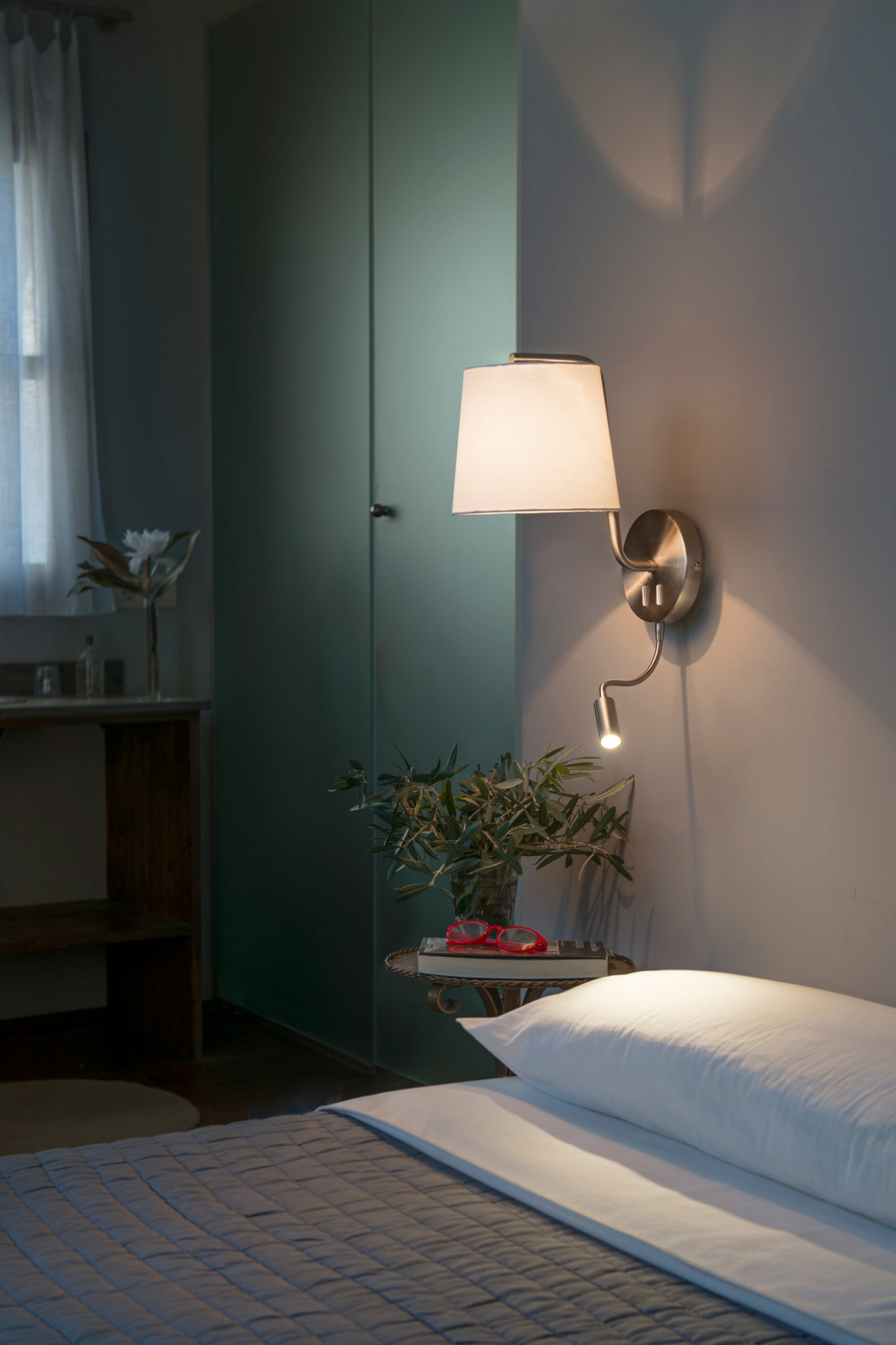 Faro BERNI Wandleuchte satiniert Nickel mit LED-Leser - Produktbild 2