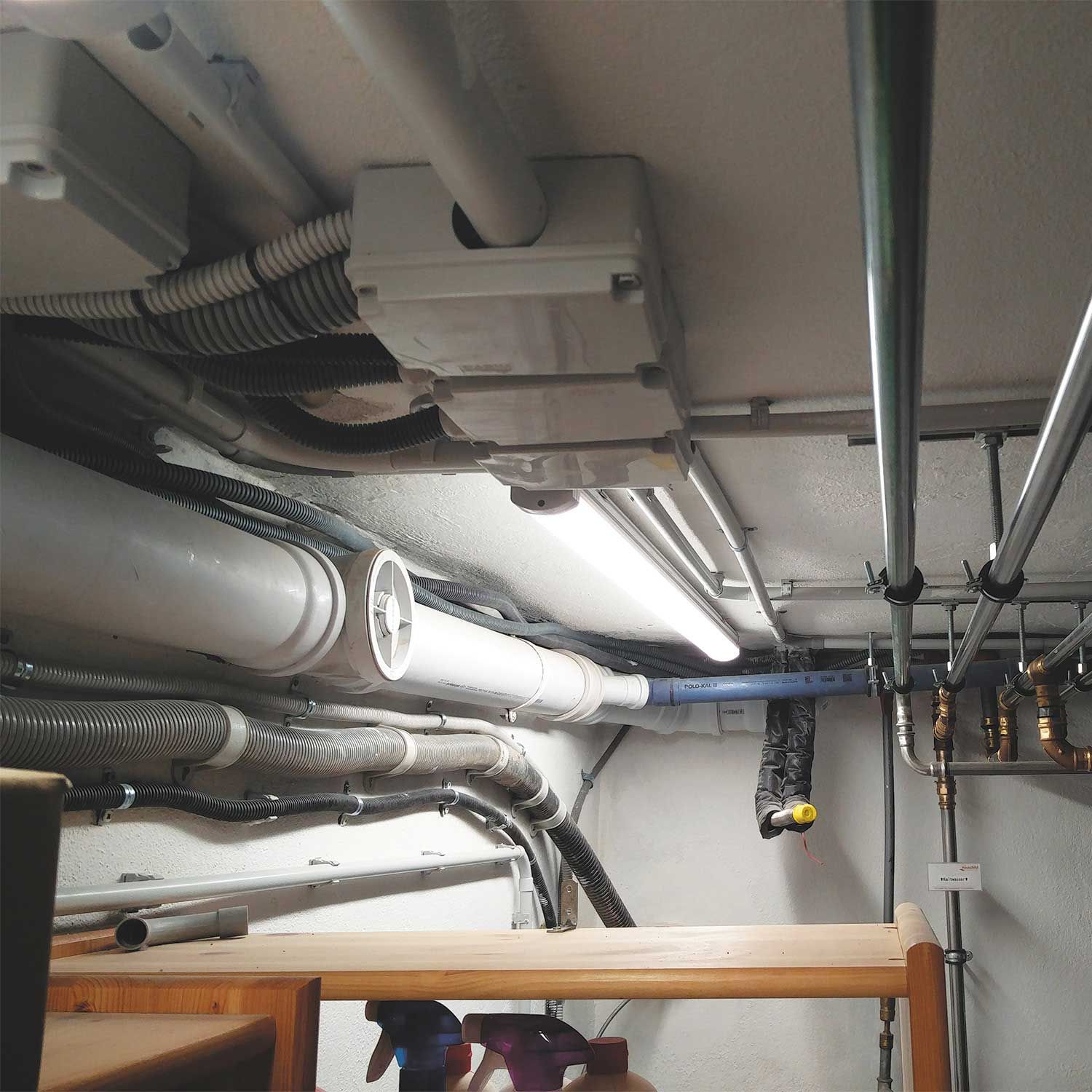 ISOLED LED Linearleuchte mit HF-Bewegungssensor 160cm, 45W, IP65, neutralweiß - 10