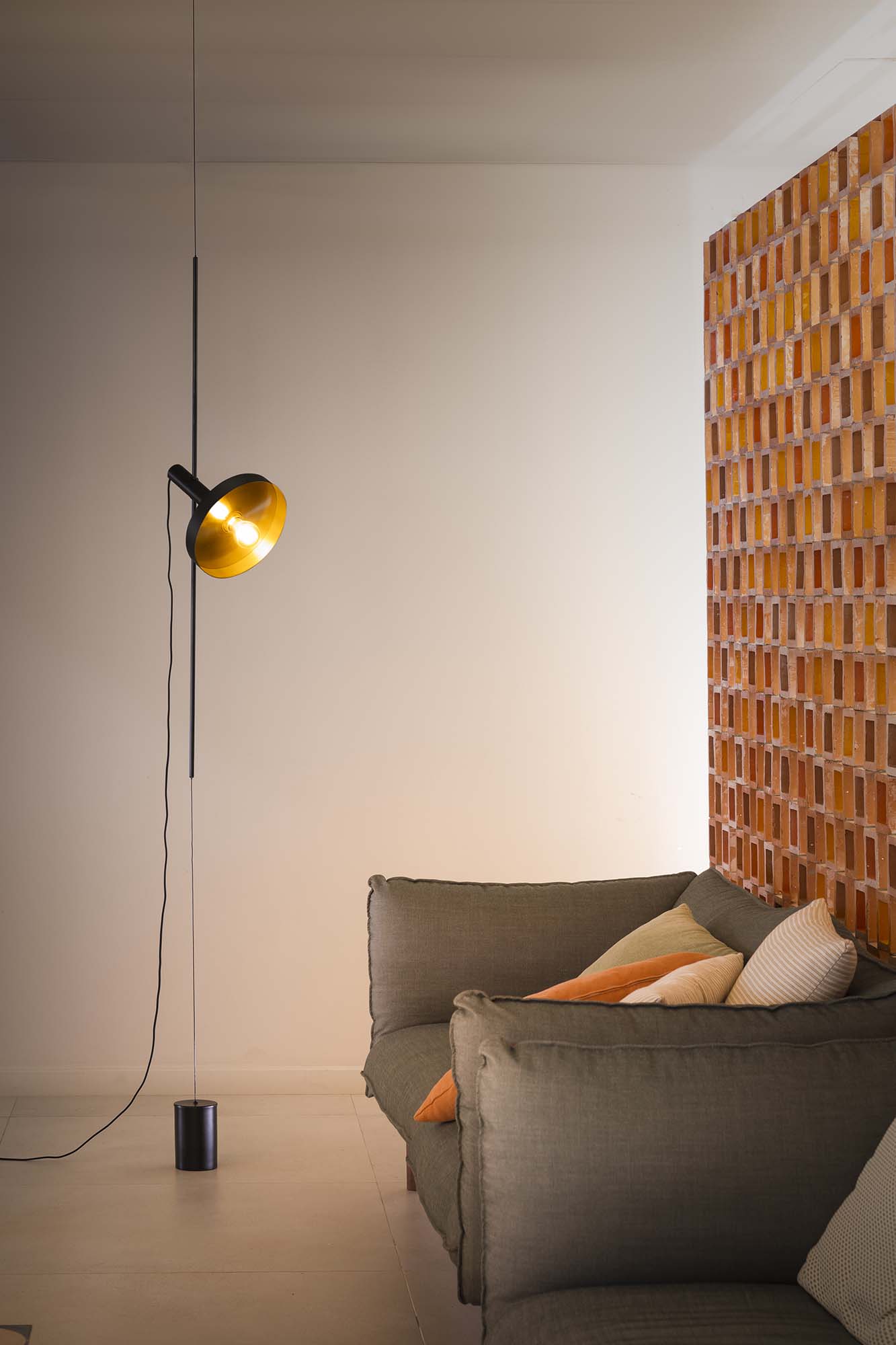 Faro WHIZZ Schwarz/goldene Wohnzimmer-Hänge-/Standleuchte - 2
