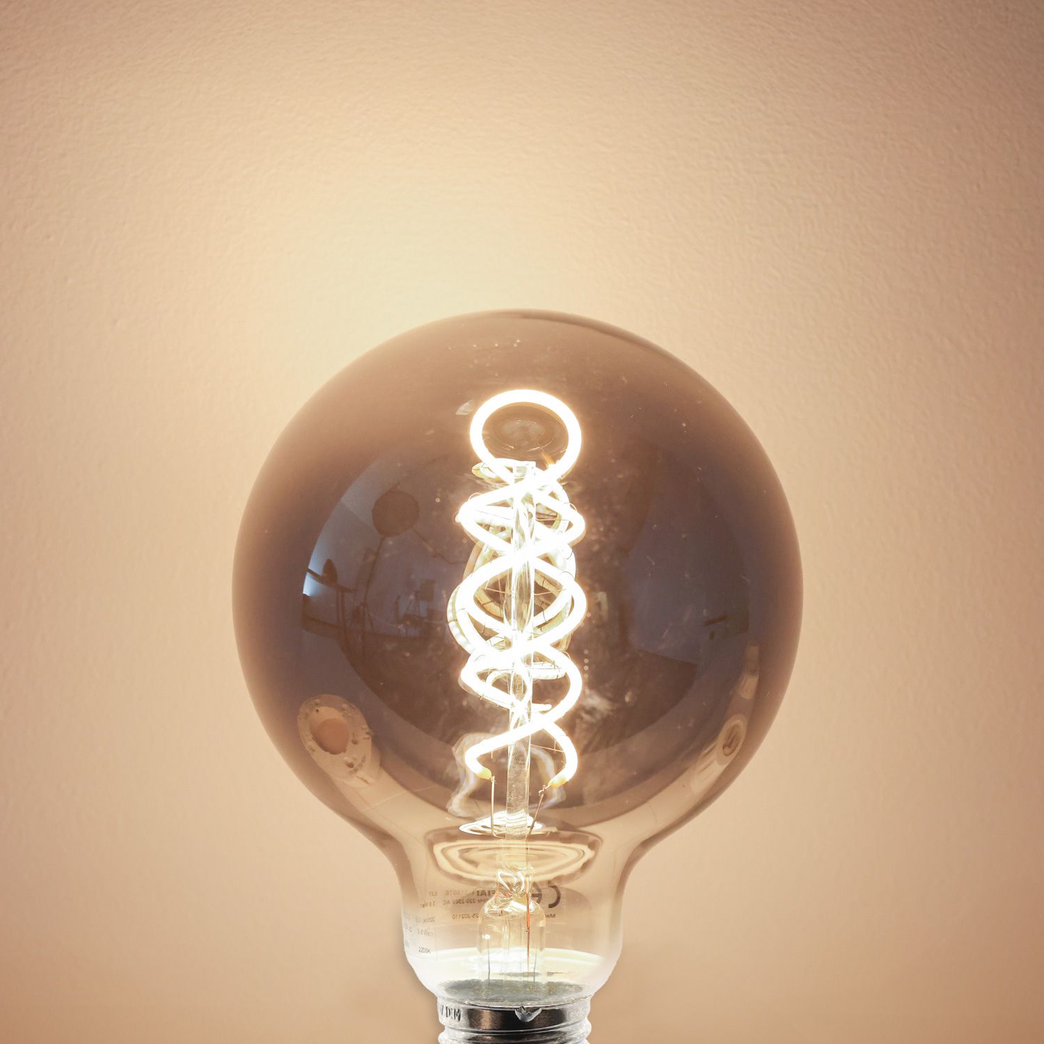 ISOLED E27 Vintage Line LED Roundbulb 95, Smoky, 4W, 2200K - 5