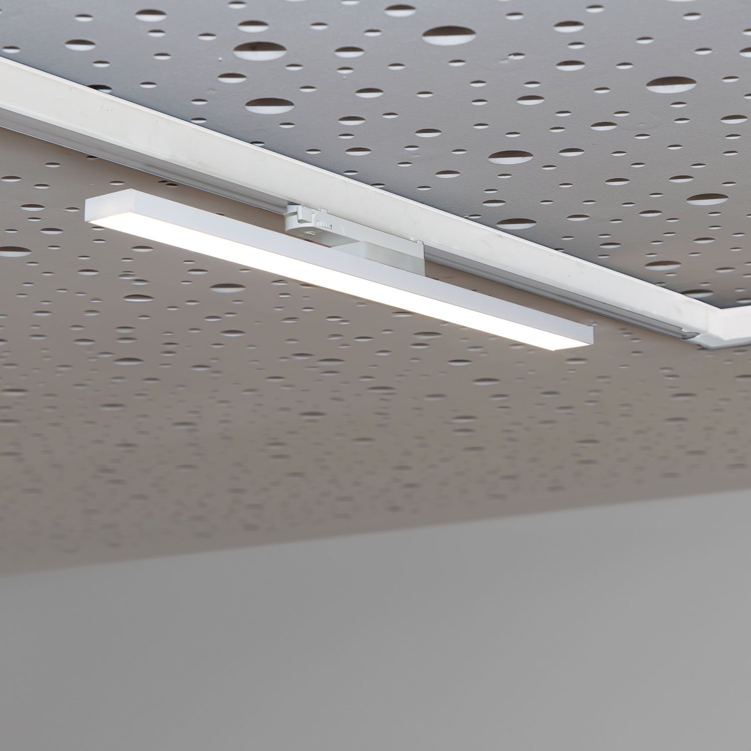 ISOLED 3-PH Linearleuchte prismatisch, 120cm, 42-56W, weiß, 3000|3500|4000K, CRI90 - 6
